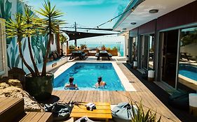 The Salty Pelican Yoga & Surf Retreat Hostel Ericeira Exterior photo