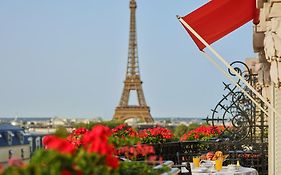 Hotel Plaza Athenee - Dorchester Collection Paris Exterior photo