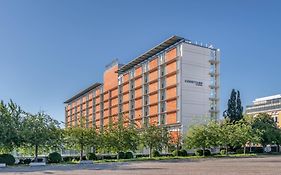 Courtyard By Marriott Linz Hotel Exterior photo