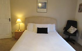 Sleepneat Bed & Breakfast Ascot  Room photo