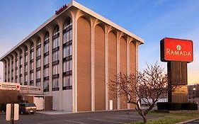 Days Inn & Suites By Wyndham Elyria Exterior photo