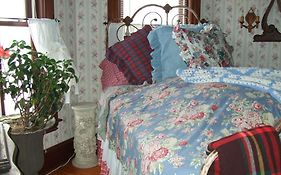 Enchanted Nights Bed & Bath Kittery Room photo