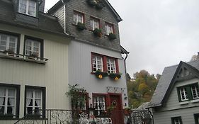 Gastehaus Luise Bed & Breakfast Monschau Exterior photo