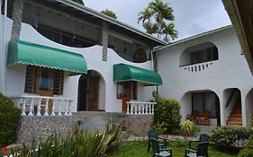 Calypha Guest House De Quincey Village Exterior photo