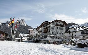 Hotel Acadia - Adults Mountain Home Selva di Val Gardena Exterior photo