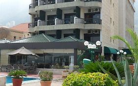 Holiday Suites Hotel & Beach Resort Jounieh Exterior photo