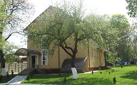 Premier Club Hotel Chernivtsi Exterior photo