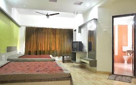 Sharan Hotel Shirdi Exterior photo