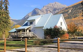 Bear Paw Lodge Golden Exterior photo