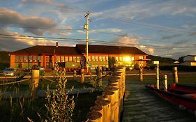 Auberge Internationale La Vieille Ecole Sainte Anne des Monts Exterior photo