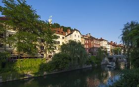 Adhoc Hostel Ljubljana Exterior photo