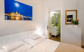 Anabelle Bed And Budapest Room photo