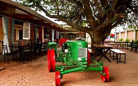 Casa Forno Country Hotel Otjiwarongo Exterior photo