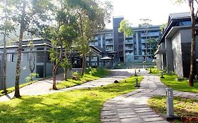 The Mountain Courtyard Thekkady Hotel Exterior photo