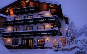 Almrausch Boutique Chalet Bed & Breakfast Lech am Arlberg Exterior photo