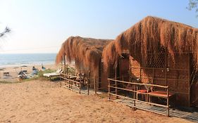 Huts On Arambol Beach Exterior photo