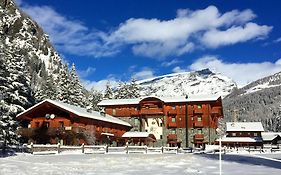 Le Rocher Hotel Champoluc Exterior photo