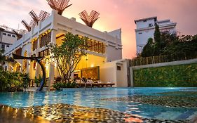 The Night Hotel Siem Reap Exterior photo