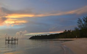 Driftwood Hostel And Bungalows Koh Rong Sanloem Exterior photo