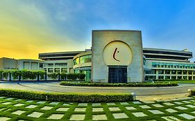 The Lalit Chandigarh Hotel Exterior photo