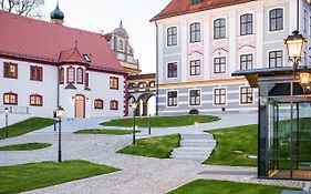 Hotel Schloss Leitheim Exterior photo