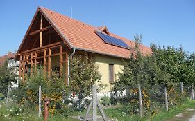 Buzavirag Tabor Hostel Vamosujfalu Exterior photo