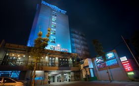 Maple Hotel Grogol Jakarta Exterior photo