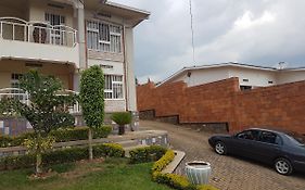 Mubwiza Courts Hotel Kigali Exterior photo