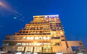 Days Hotel Frontier Yantai Exterior photo