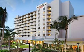 Courtyard By Marriott Miami Airport Hotel Exterior photo