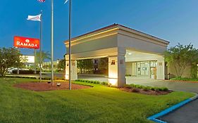 Ramada By Wyndham Waukegan/Great Lakes Exterior photo