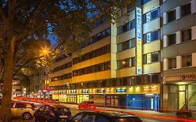 A&O Duesseldorf Hauptbahnhof Hotel Exterior photo