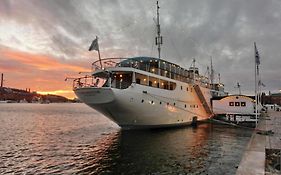 Malardrottningen Yacht Hotel Stockholm Exterior photo