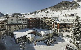 Hotel Schwarzer Adler - Sport & Spa Sankt Anton am Arlberg Exterior photo