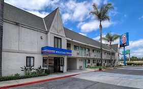 Motel 6 Anaheim Stadium - Orange Exterior photo