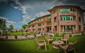 Hotel Baisaran Pahalgam Exterior photo