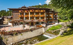 Hotel St. Raphael Madonna di Campiglio Exterior photo