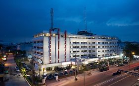 Garuda Plaza Hotel Medan Exterior photo