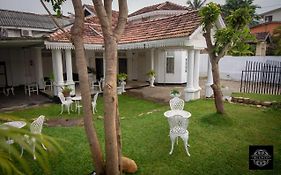 Villa Blanco Dehiwala-Mount Lavinia Exterior photo