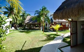 Golden Paradise Hostel Isla Holbox Exterior photo