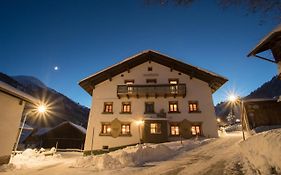 Pension Der Steinbock - Das 300 Jahre Alte Bauernhaus - Tirol Hotel Sankt Anton am Arlberg Exterior photo