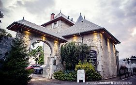 Chateau Des Comtes De Challes Hotel Exterior photo