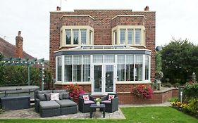 Number One St Lukes Bed & Breakfast Blackpool Exterior photo