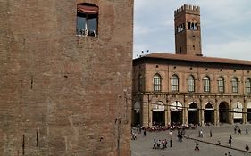 Casa Isolani Luxury Rooms Piazza Maggiore 1 Bologna Exterior photo