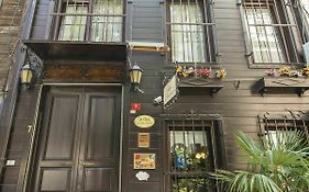 Naz Wooden House Inn Istanbul Exterior photo