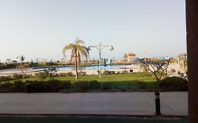 Apartments Water Front With Sea View In Porto Sokhna Families Only Ain Sukhna Exterior photo