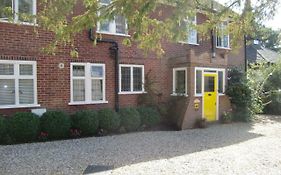 Hatsue Guest House Camberley Exterior photo