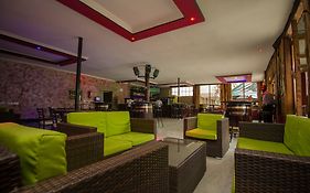 Balis Best Bar & Resort Langata Exterior photo