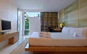 Le Fenix Sukhumvit 11 Bangkok Hotel Room photo