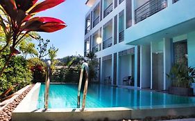 Puding Holiday World Hotel Kata Beach  Exterior photo